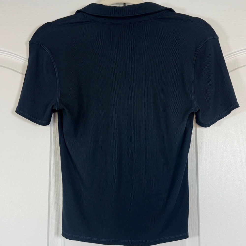 Vuori Navy Blue Ribbed Short Sleeve Performance Polo Shirt Size Medium - Picture 4 of 9